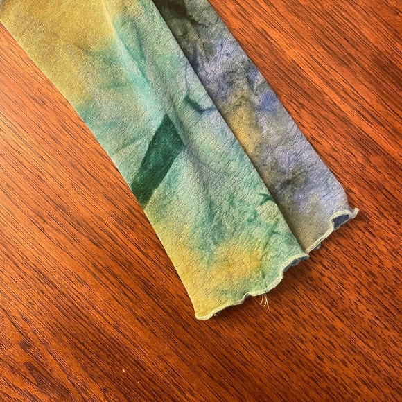 Long sleeve sheer asymmetrical mesh top - Picture 4 of 5